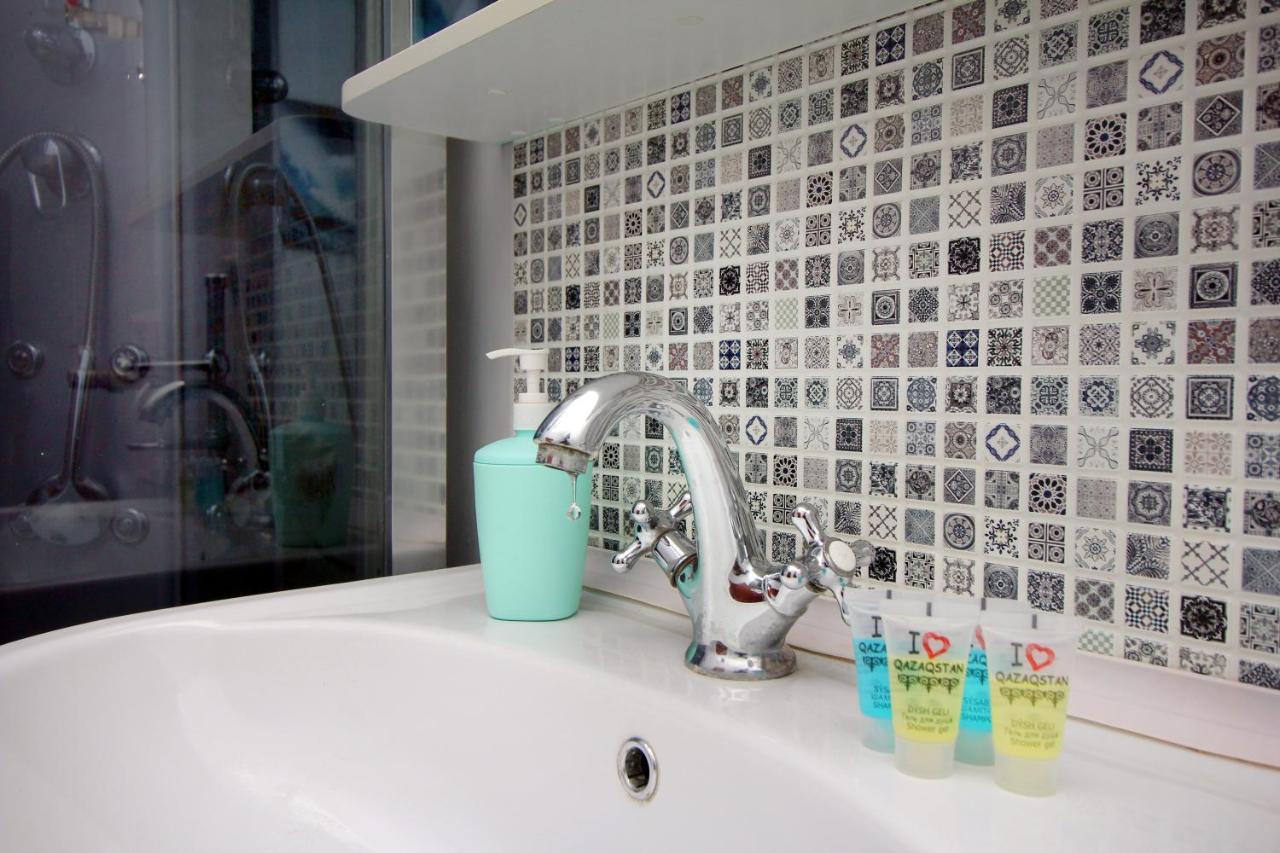 Уютные И Комфортные Квартиры В Жк Манхэттен Apartment Almaty Bagian luar foto