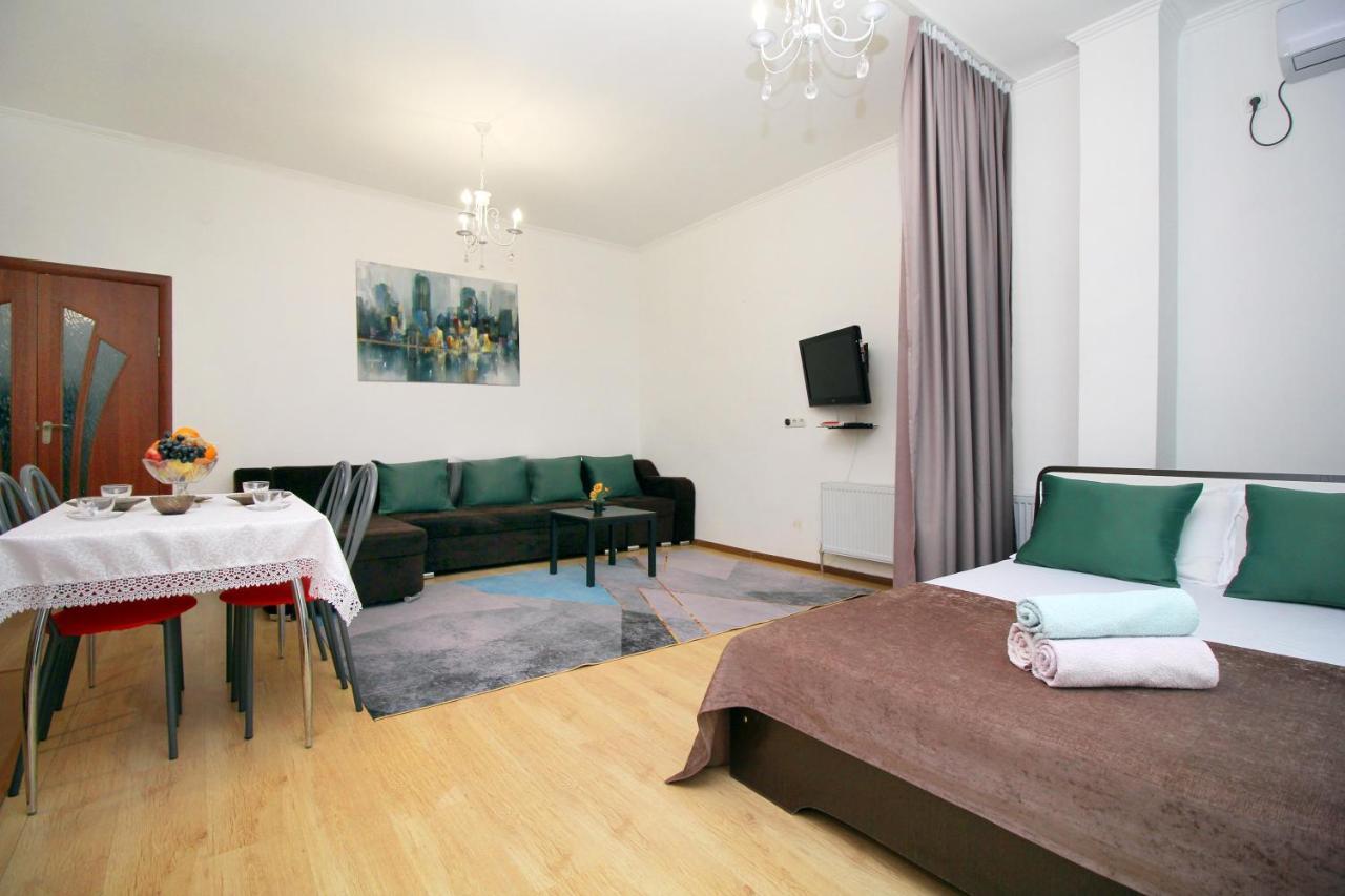 Уютные И Комфортные Квартиры В Жк Манхэттен Apartment Almaty Bagian luar foto